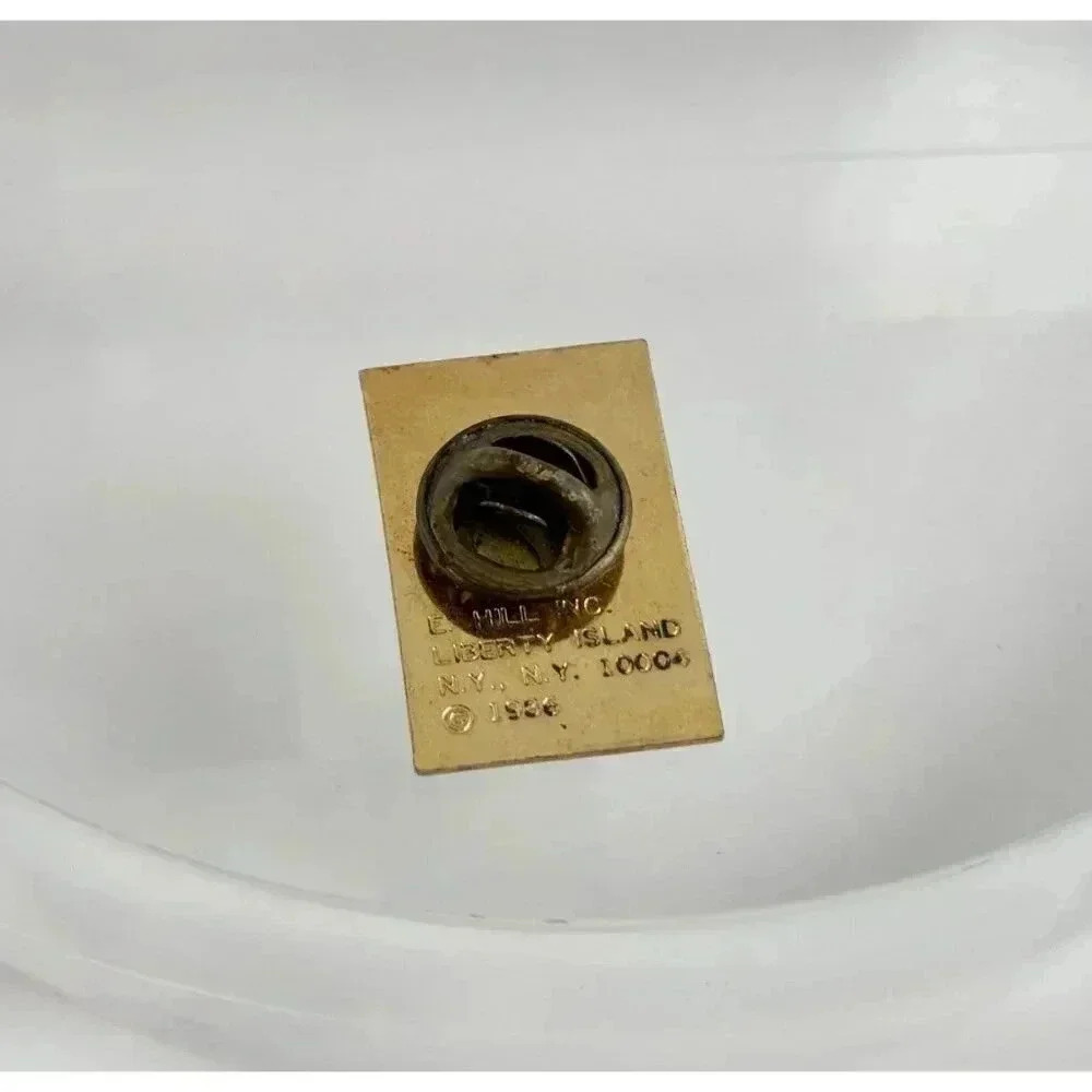 Vintage Statue of Liberty Gold / Green Resin Pin Brooch - Picture 6 of 6